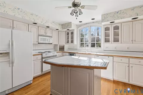Kitchen - 3000 Vistapoint Rd, Midlothian, VA 23113 photo 3 of 6