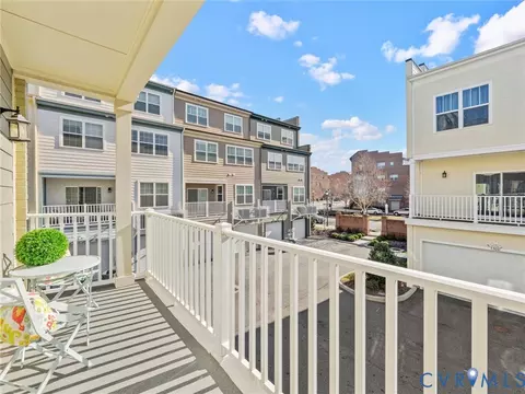Exterior - 5301 Bindery Ln, Richmond, VA 23230 photo 2 of 5