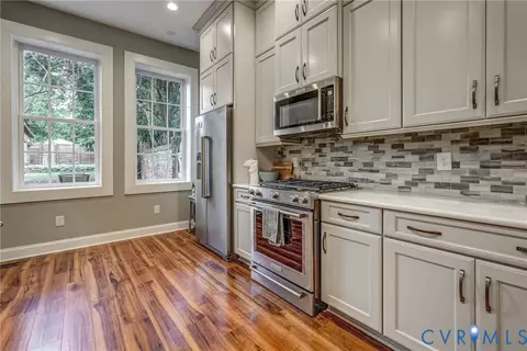 Kitchen - 2706 E Franklin St, Richmond, VA 23223 photo 2 of 3