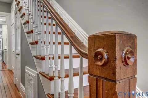 Entry Way - 2706 E Franklin St, Richmond, VA 23223 photo 2 of 3