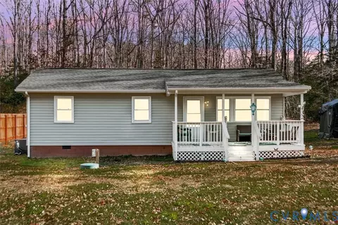 432 Gardys Ln, Callao, VA 22435