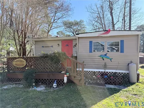 28 Lane Rd, Reedville, VA 22539