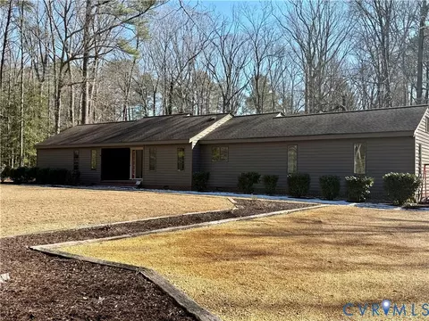 1095 Laurel Point Rd, Lancaster, VA 22503
