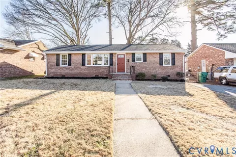 317 Yorktown Dr, Colonial Heights, VA 23834