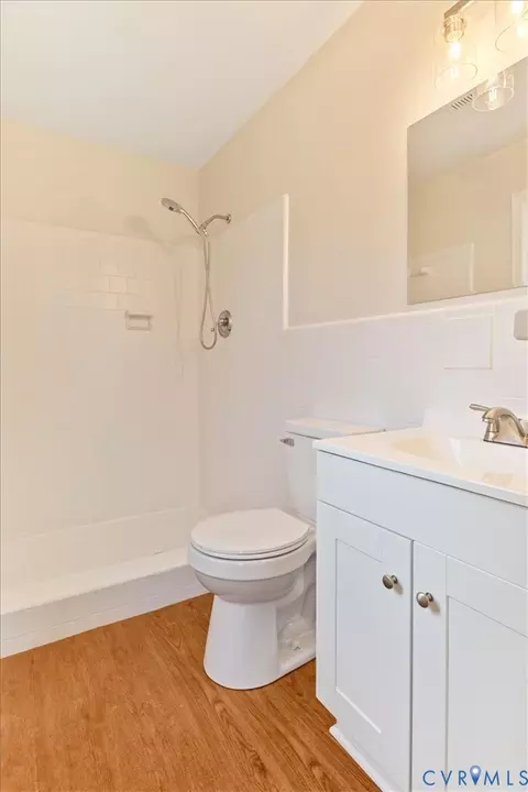 Bath - 13101 Harrowgate Rd, Chester, VA 23831 photo 4 of 4