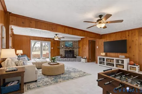 Living - 13101 Harrowgate Rd, Chester, VA 23831 photo 2 of 8