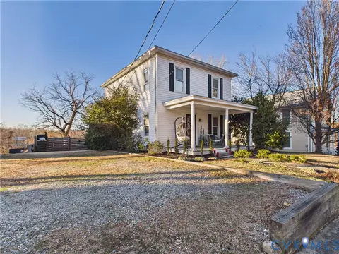 313 N Bridge St, Farmville, VA 23901
