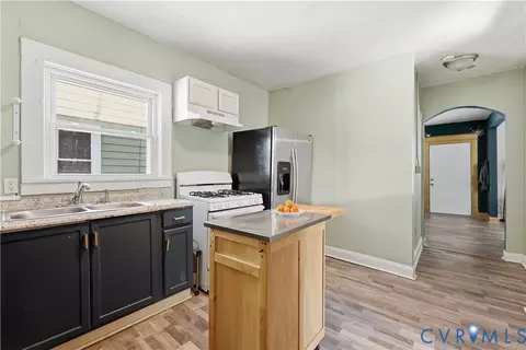 Entry Way - 108 E 33rd St, Richmond, VA 23224 photo 3 of 3