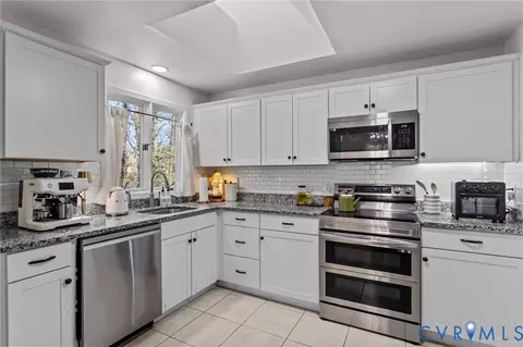 Kitchen - 3203 Barnes Spring Ct, Midlothian, VA 23112 photo 1 of 3