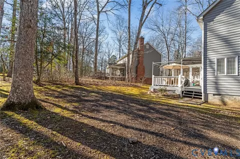 Exterior - 3203 Barnes Spring Ct, Midlothian, VA 23112 photo 8 of 10