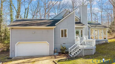 Exterior - 3203 Barnes Spring Ct, Midlothian, VA 23112 photo 9 of 10