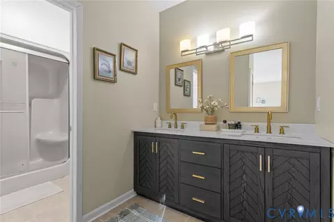 Bath - 3203 Barnes Spring Ct, Midlothian, VA 23112 photo 3 of 5