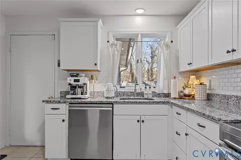 Kitchen - 3203 Barnes Spring Ct, Midlothian, VA 23112 photo 3 of 3