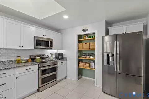 Kitchen - 3203 Barnes Spring Ct, Midlothian, VA 23112 photo 2 of 3