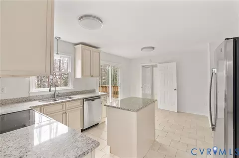 Kitchen - 5609 Chatmoss Rd, Midlothian, VA 23112 photo 1 of 2