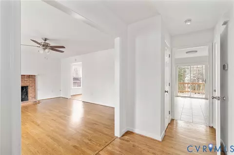 Entry Way - 5609 Chatmoss Rd, Midlothian, VA 23112 photo 2 of 5