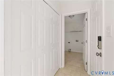 Entry Way - 5609 Chatmoss Rd, Midlothian, VA 23112 photo 3 of 5