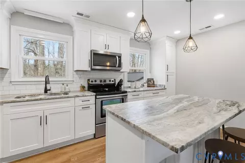 Kitchen - 12212 Deerhurst Dr, Midlothian, VA 23113 photo 3 of 4