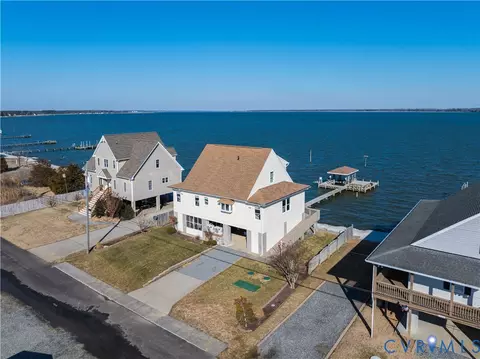 1064 Fort Lowry Ln, Dunnsville, VA 22454