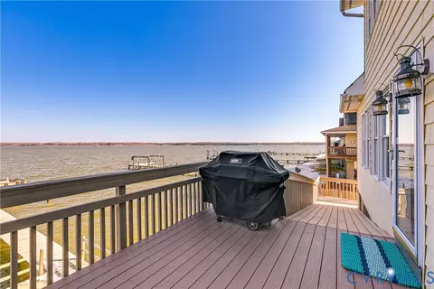 1064 Fort Lowry Ln, Dunnsville, VA 22454