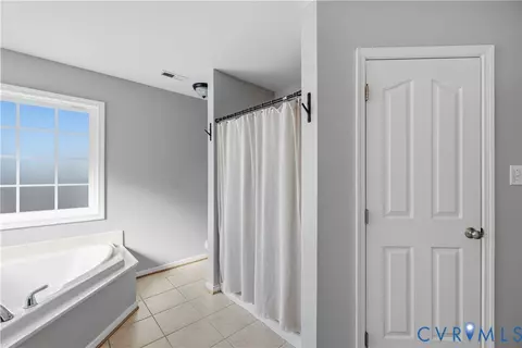 Entry Way - 940 Gorham Ct, Midlothian, VA 23114 photo 2 of 3