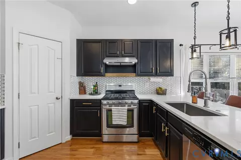 Kitchen - 940 Gorham Ct, Midlothian, VA 23114 photo 2 of 6