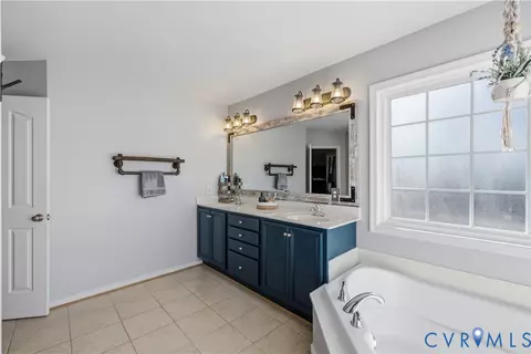 Bath - 940 Gorham Ct, Midlothian, VA 23114 photo 4 of 5
