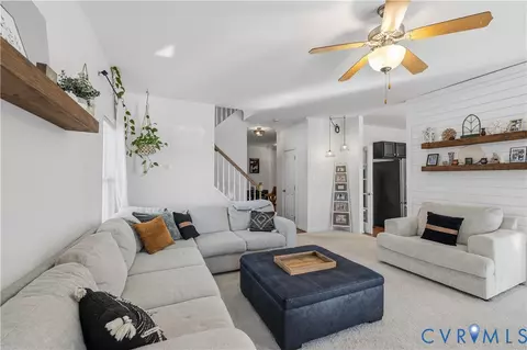 Living - 940 Gorham Ct, Midlothian, VA 23114 photo 2 of 3