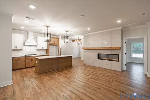 16421 Creekstone Point Ave, Moseley, VA 23120