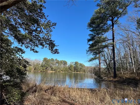 349 Taylors Beach Rd, Fairfield, VA 22539