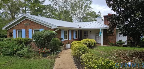 459 Willow Ln, Topping, VA 23169