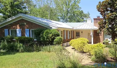 459 Willow Ln, Topping, VA 23169