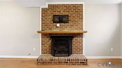 Living - 6003 Lansgate Rd, Midlothian, VA 23112 photo 3 of 4