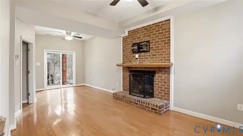 Living - 6003 Lansgate Rd, Midlothian, VA 23112 photo 2 of 4