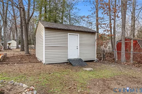 Exterior - 5000 Enchanted Ln, Richmond, VA 23237 photo 7 of 8