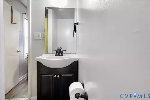 Bath - 5000 Enchanted Ln, Richmond, VA 23237 photo 6 of 6