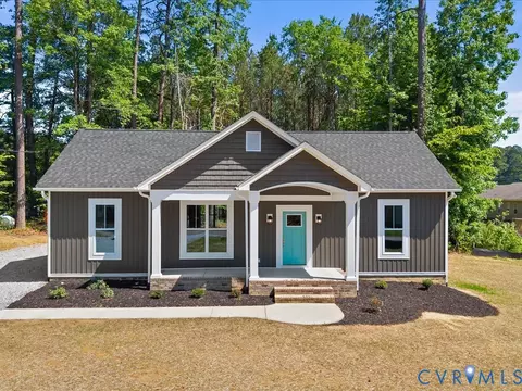 110 Nicholson Dr, Wakefield, VA 23888