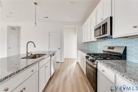 5304 Twisting Vine Ln #102, Glen Allen, VA 23059