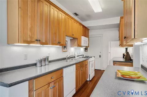 Kitchen - 2413 Stuart Ave, Richmond, VA 23220 photo 2 of 3