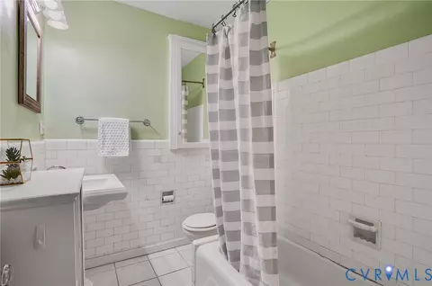 Bath - 2413 Stuart Ave, Richmond, VA 23220 photo 1 of 2