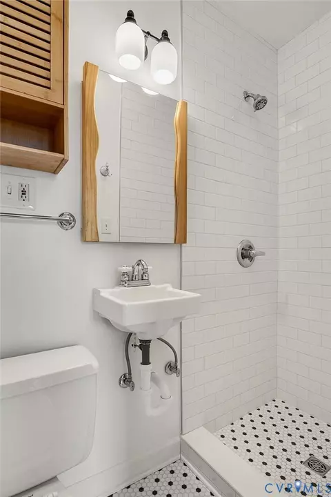 Bath - 2413 Stuart Ave, Richmond, VA 23220 photo 2 of 2