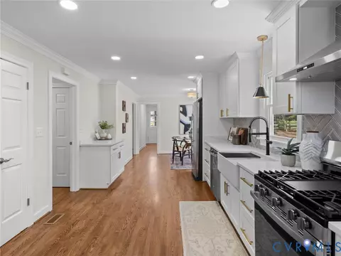Entry Way - 2501 Wildercroft Rd, Midlothian, VA 23113 photo 2 of 10