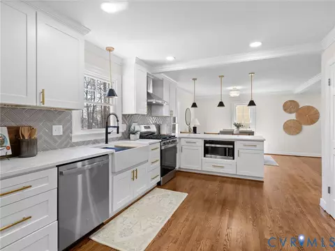 Kitchen - 2501 Wildercroft Rd, Midlothian, VA 23113 photo 6 of 6