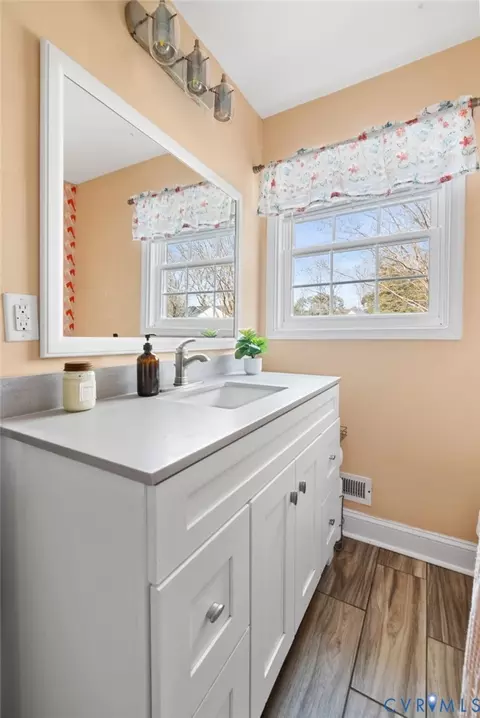 Bath - 8911 Mapleton Rd, Henrico, VA 23229 photo 3 of 4