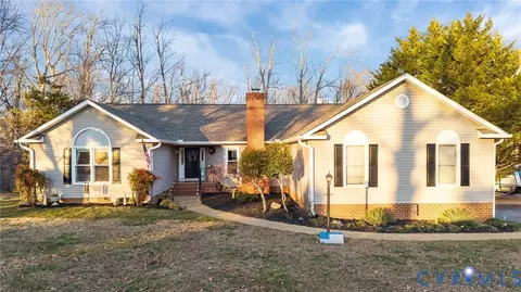518 Rebel Ridge Rd, Colonial Heights, VA 23834