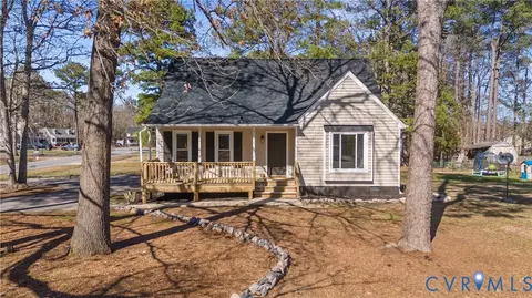 24204 Gloria Dr, North Dinwiddie, VA 23803