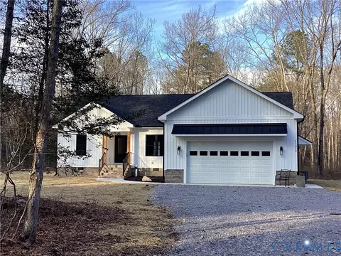 11350 County Dr, Disputanta, VA 23842