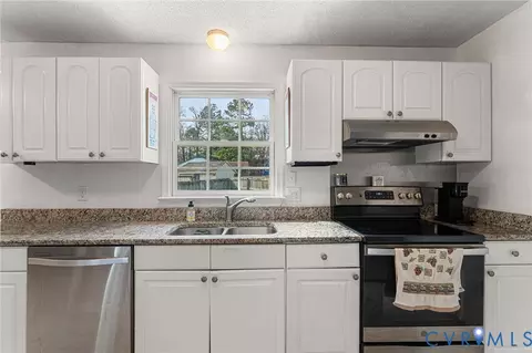 Kitchen - 6201 Pointer Ter, North Chesterfield, VA 23237 photo 2 of 3