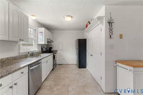 Kitchen - 6201 Pointer Ter, North Chesterfield, VA 23237 photo 1 of 3