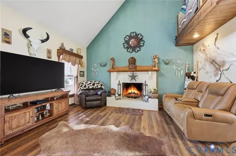 Living - 4022 Evelake Rd, Richmond, VA 23237 photo 2 of 3